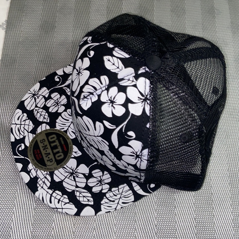 The Premium SnapBack cap - Picture 2 of 8